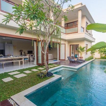 Villa Tepi Sungai Legian Camera foto